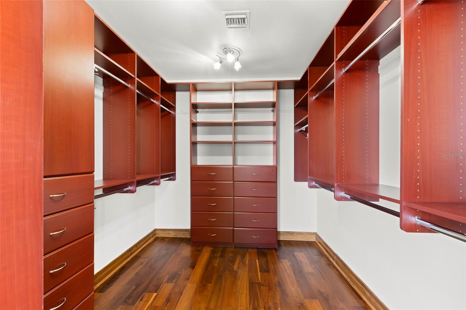 Listing photo id 56 for 288 Beach Drive Ne Ph-2a