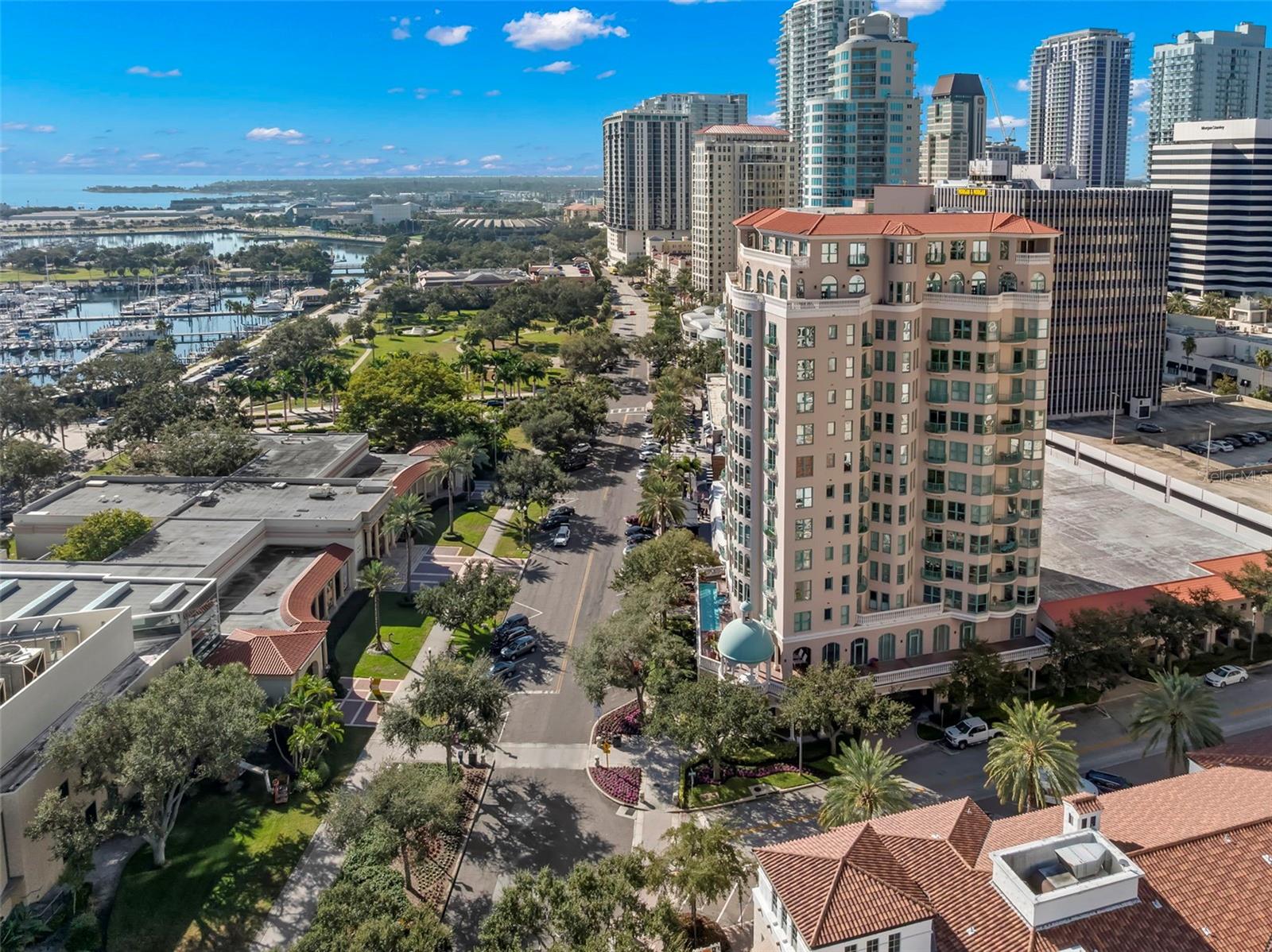 Listing photo id 4 for 288 Beach Drive Ne Ph-2a