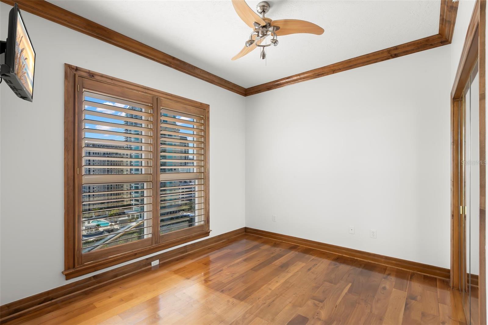 Listing photo id 59 for 288 Beach Drive Ne Ph-2a