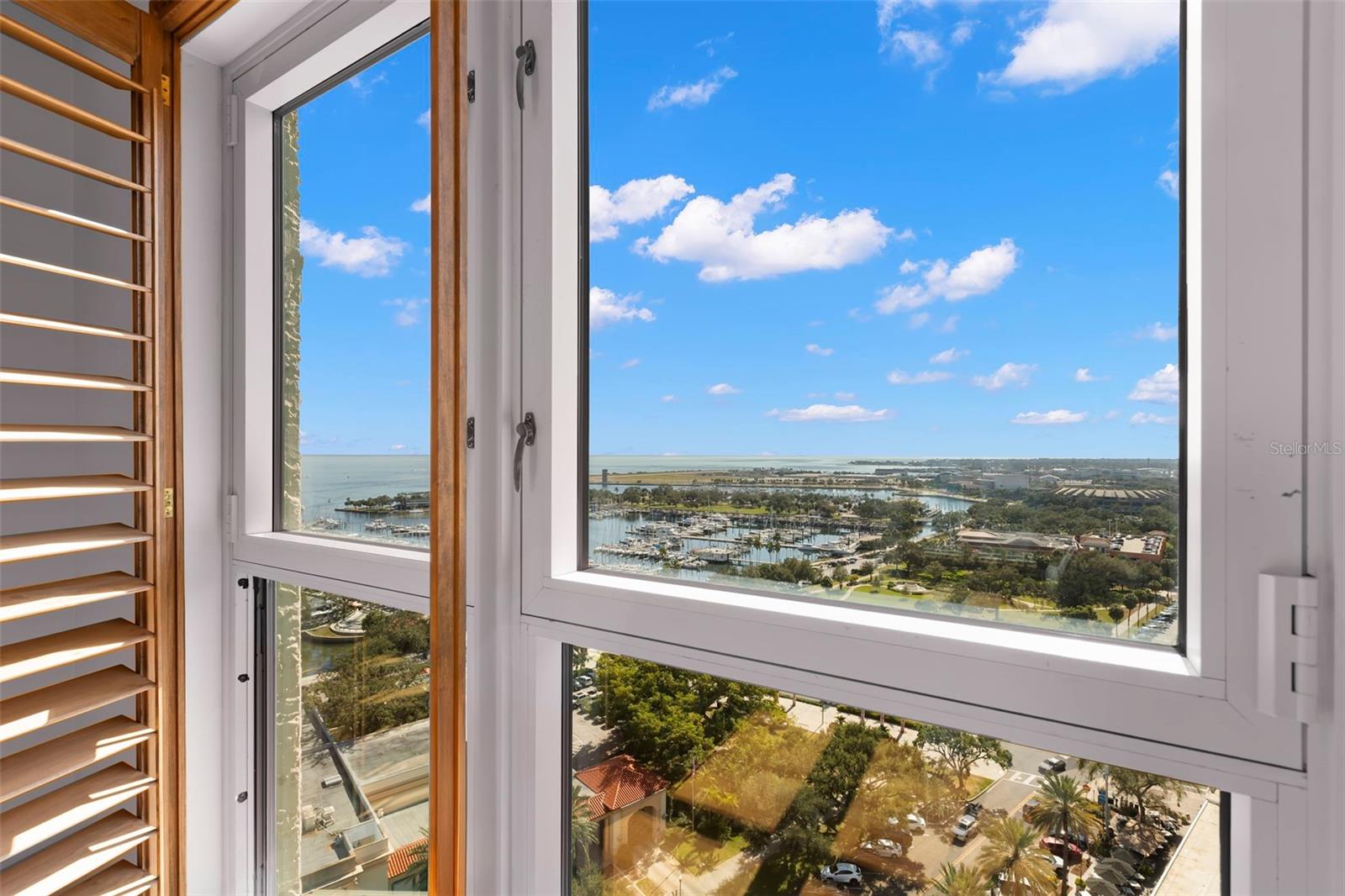 Listing photo id 60 for 288 Beach Drive Ne Ph-2a