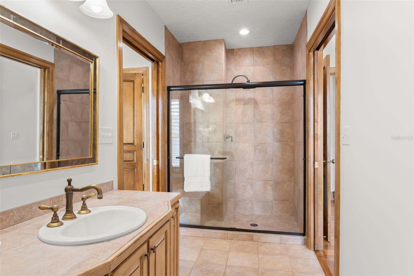 Listing photo id 62 for 288 Beach Drive Ne Ph-2a