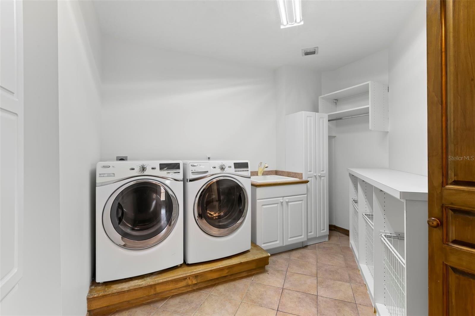 Listing photo id 64 for 288 Beach Drive Ne Ph-2a