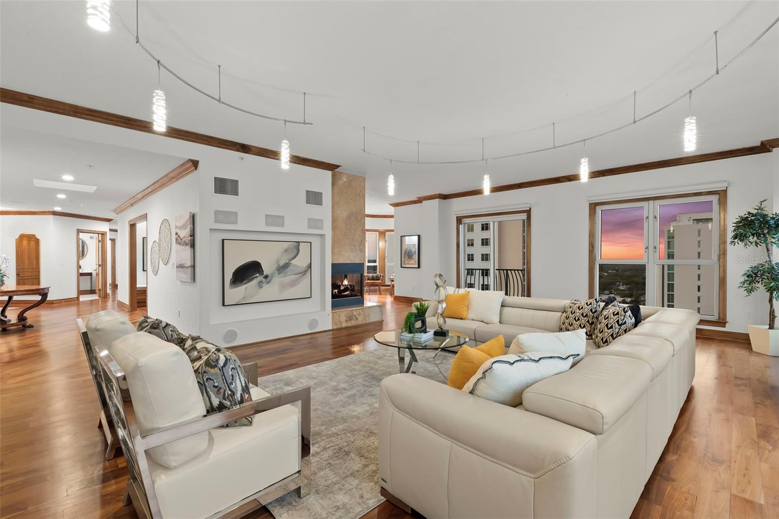 Listing photo id 67 for 288 Beach Drive Ne Ph-2a