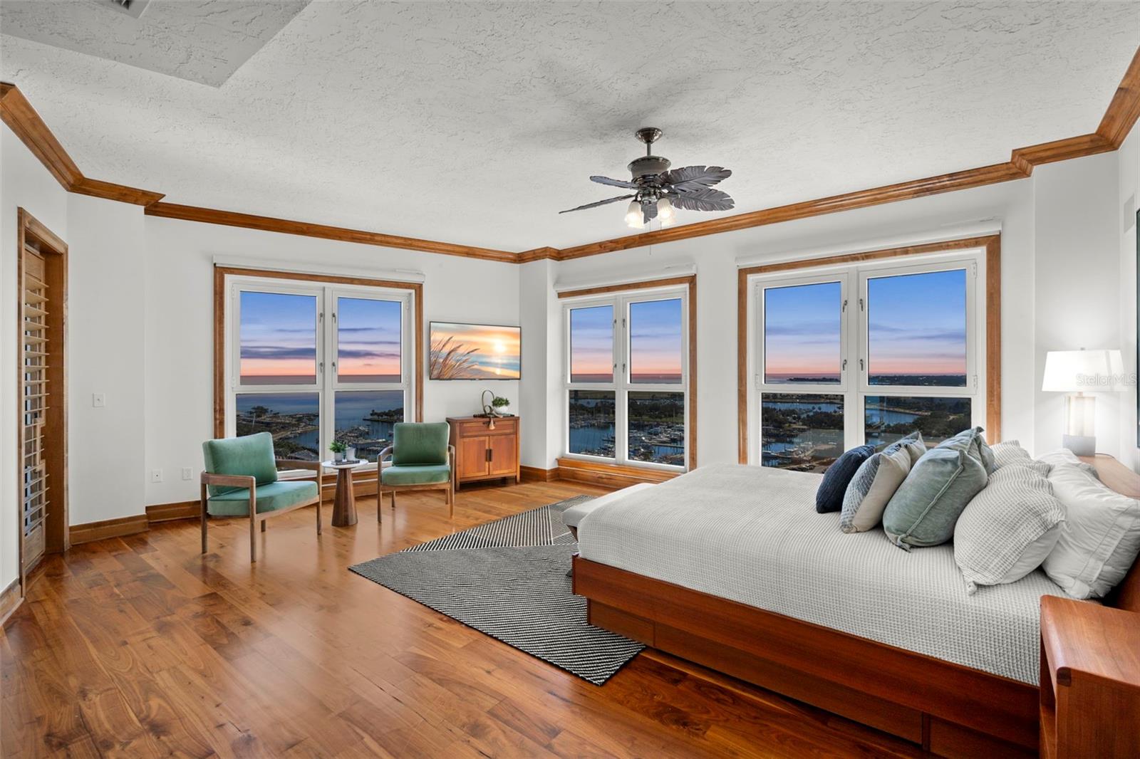 Listing photo id 70 for 288 Beach Drive Ne Ph-2a