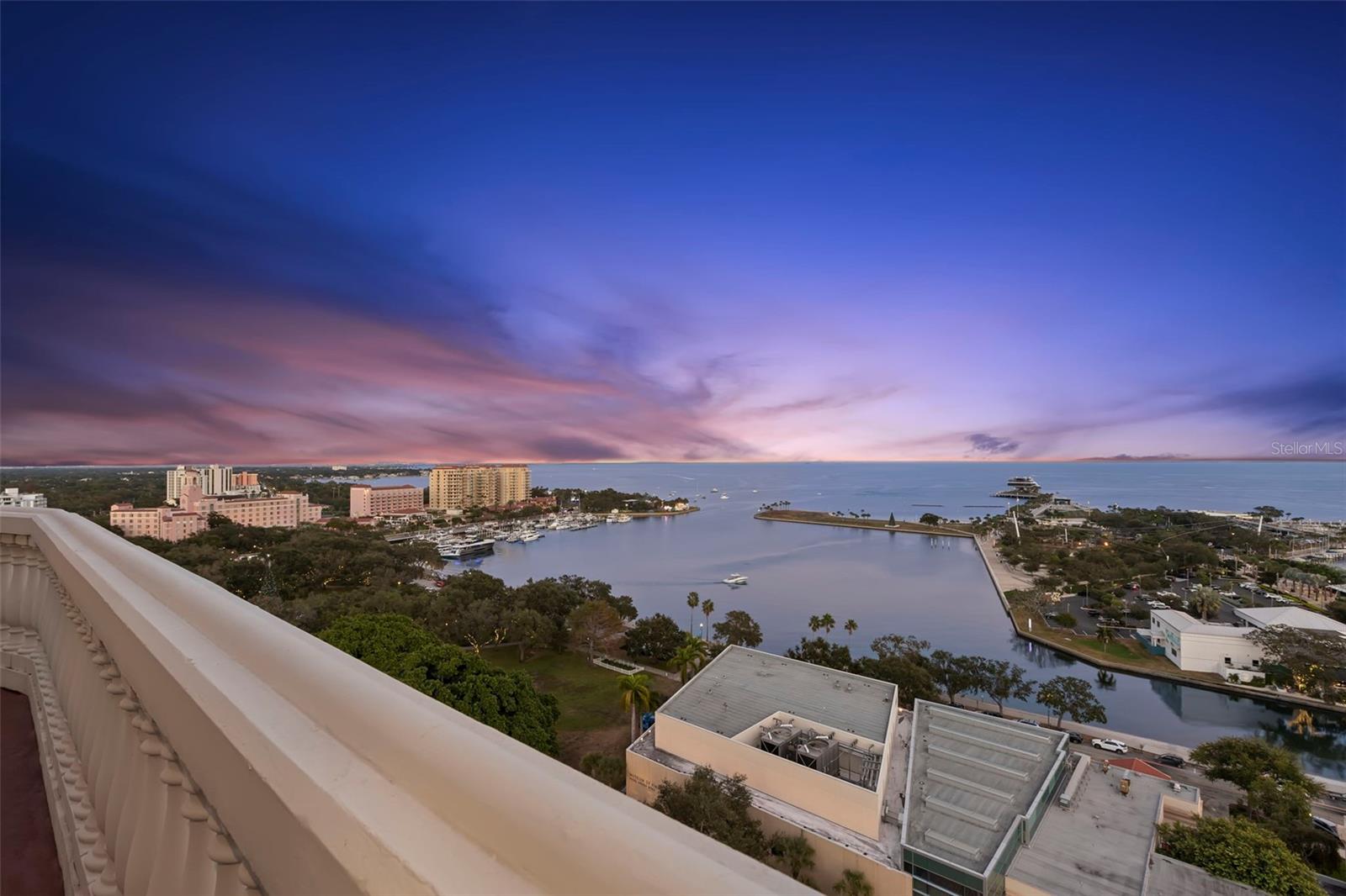 Listing photo id 73 for 288 Beach Drive Ne Ph-2a