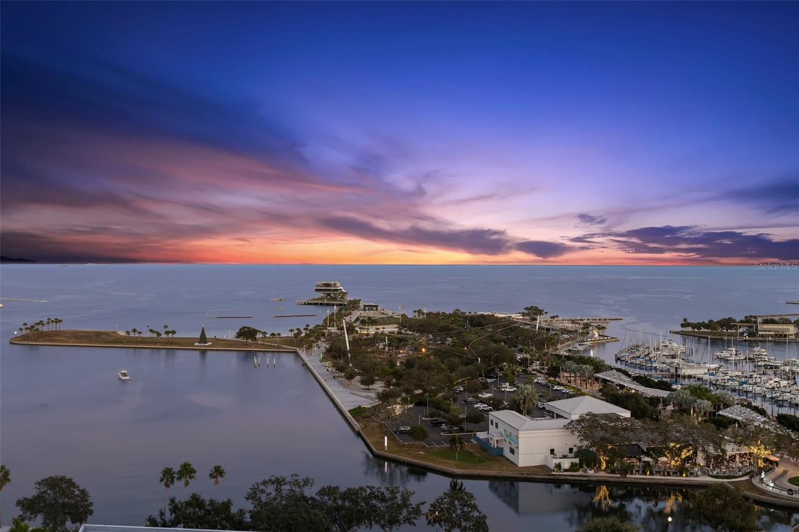 Listing photo id 76 for 288 Beach Drive Ne Ph-2a