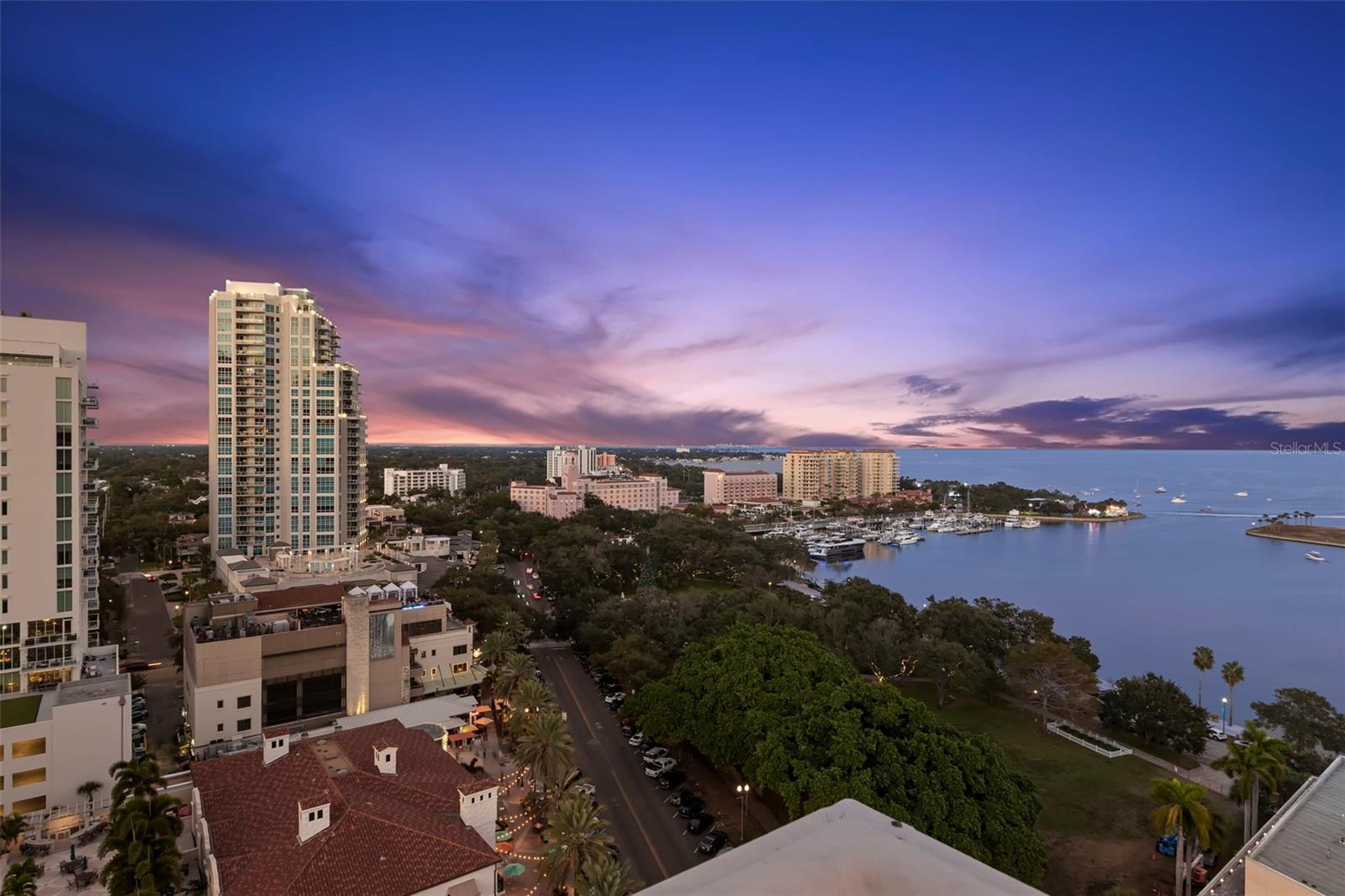 Listing photo id 77 for 288 Beach Drive Ne Ph-2a