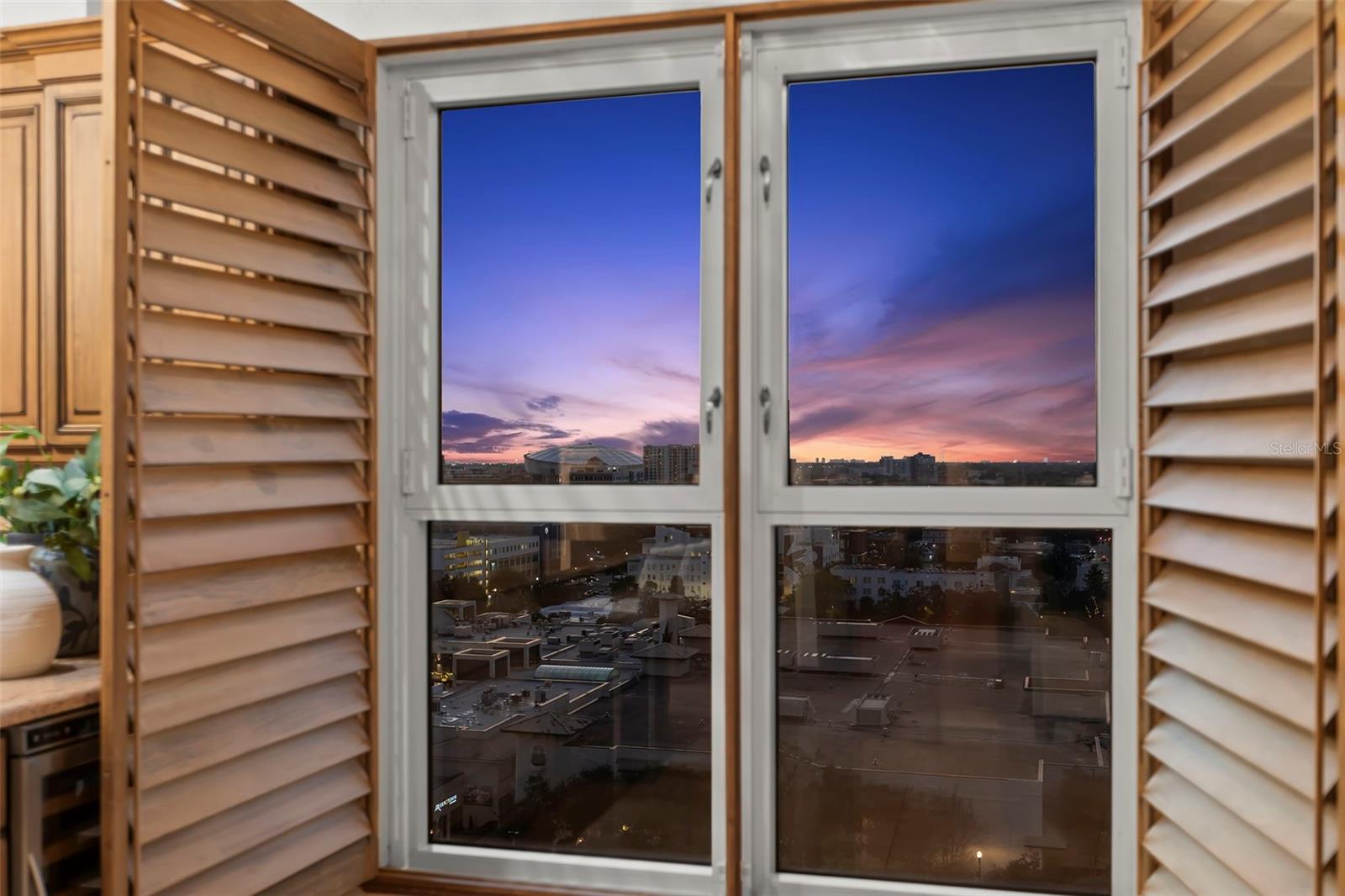 Listing photo id 79 for 288 Beach Drive Ne Ph-2a