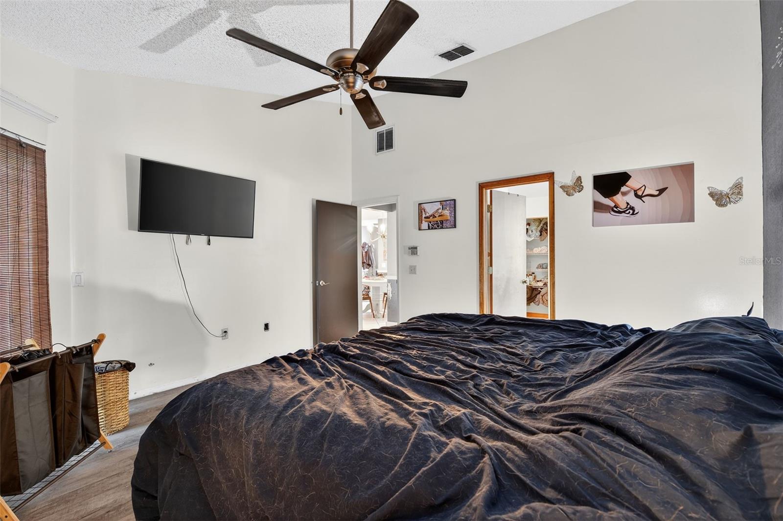 Image 12 of 41 For 3253 Montrose Circle