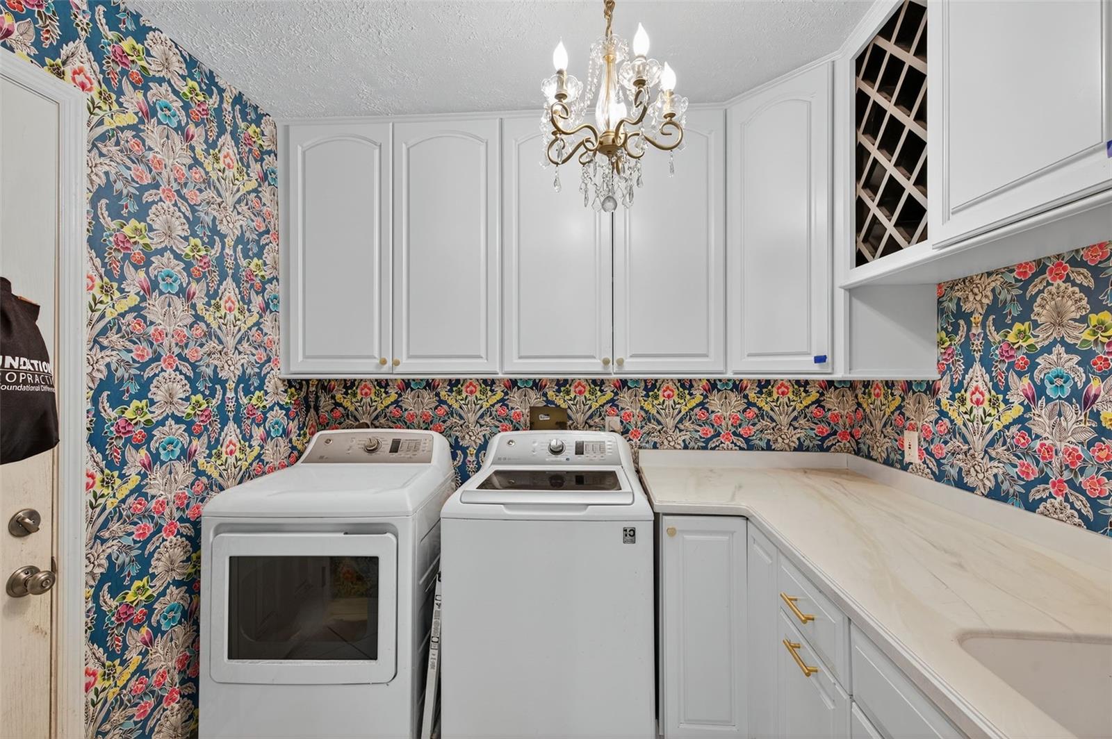 Image 14 of 41 For 3253 Montrose Circle