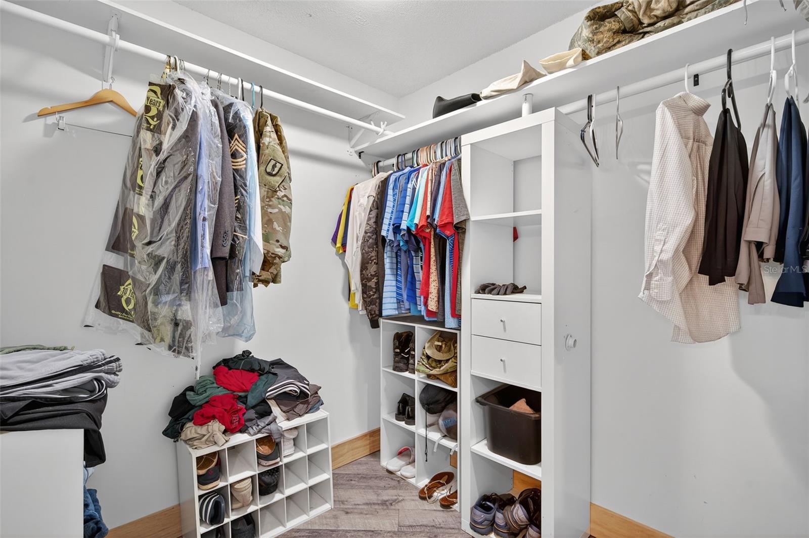 Image 16 of 41 For 3253 Montrose Circle