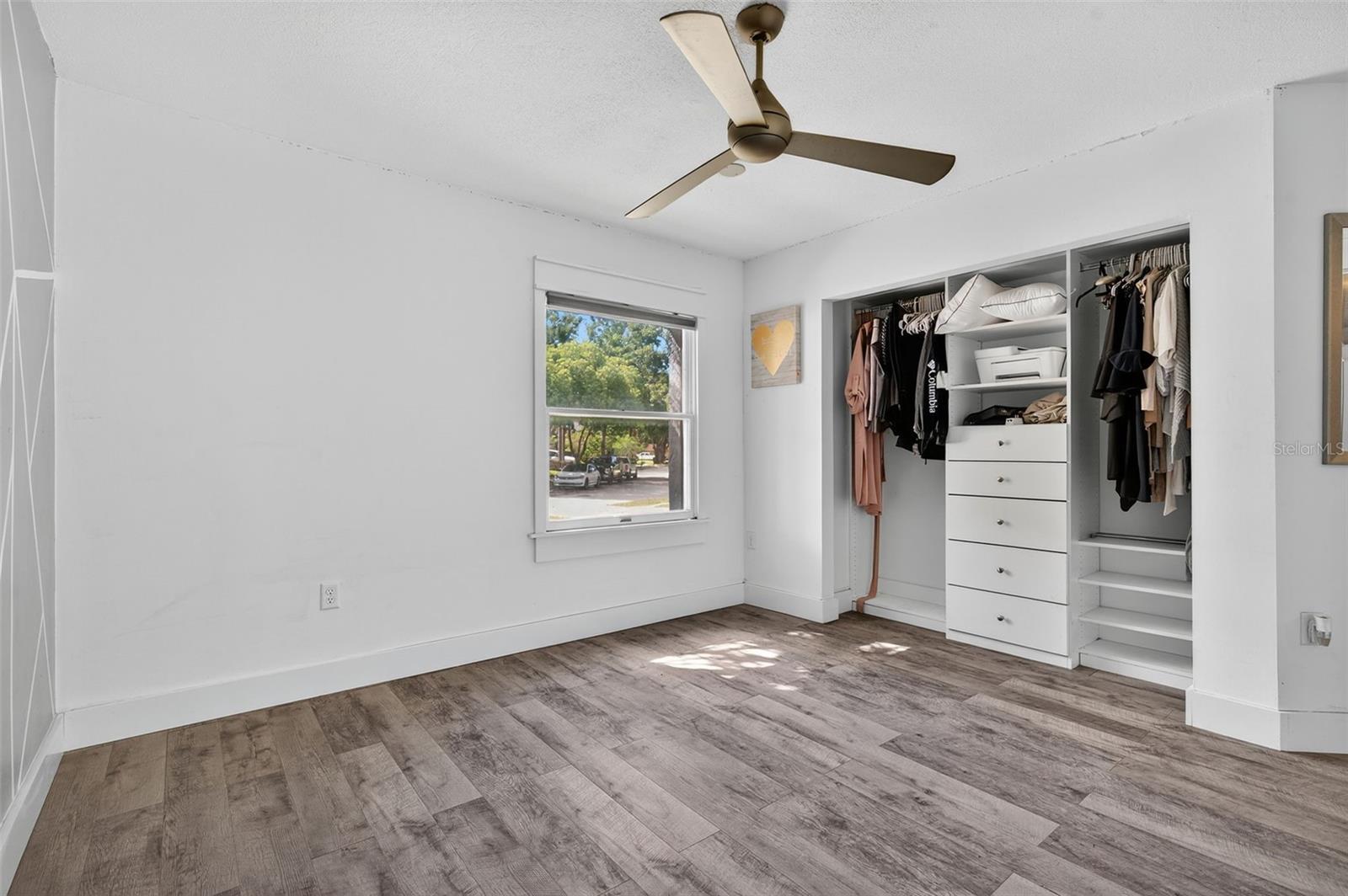 Image 18 of 41 For 3253 Montrose Circle