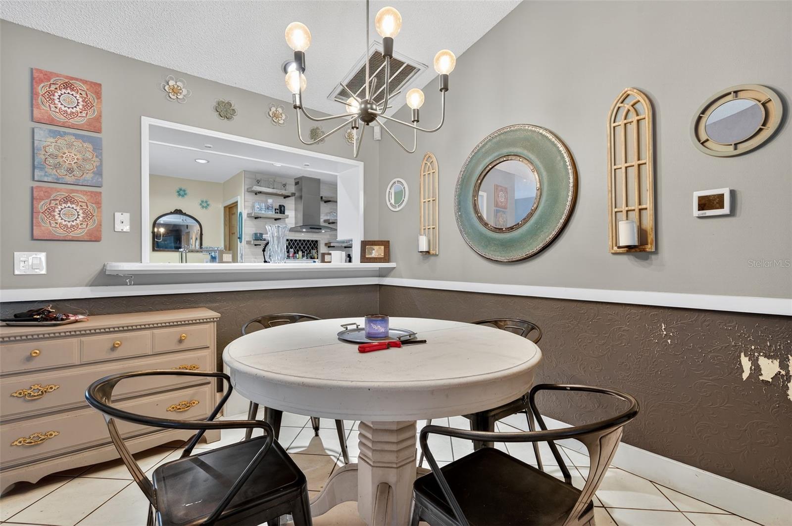 Image 5 of 41 For 3253 Montrose Circle