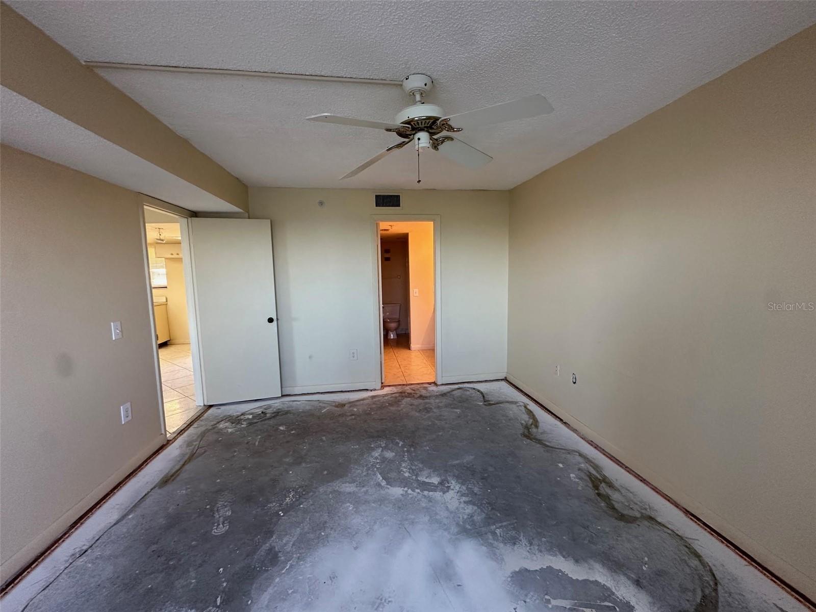 Image 11 of 44 For 5915 Sea Ranch Drive 610