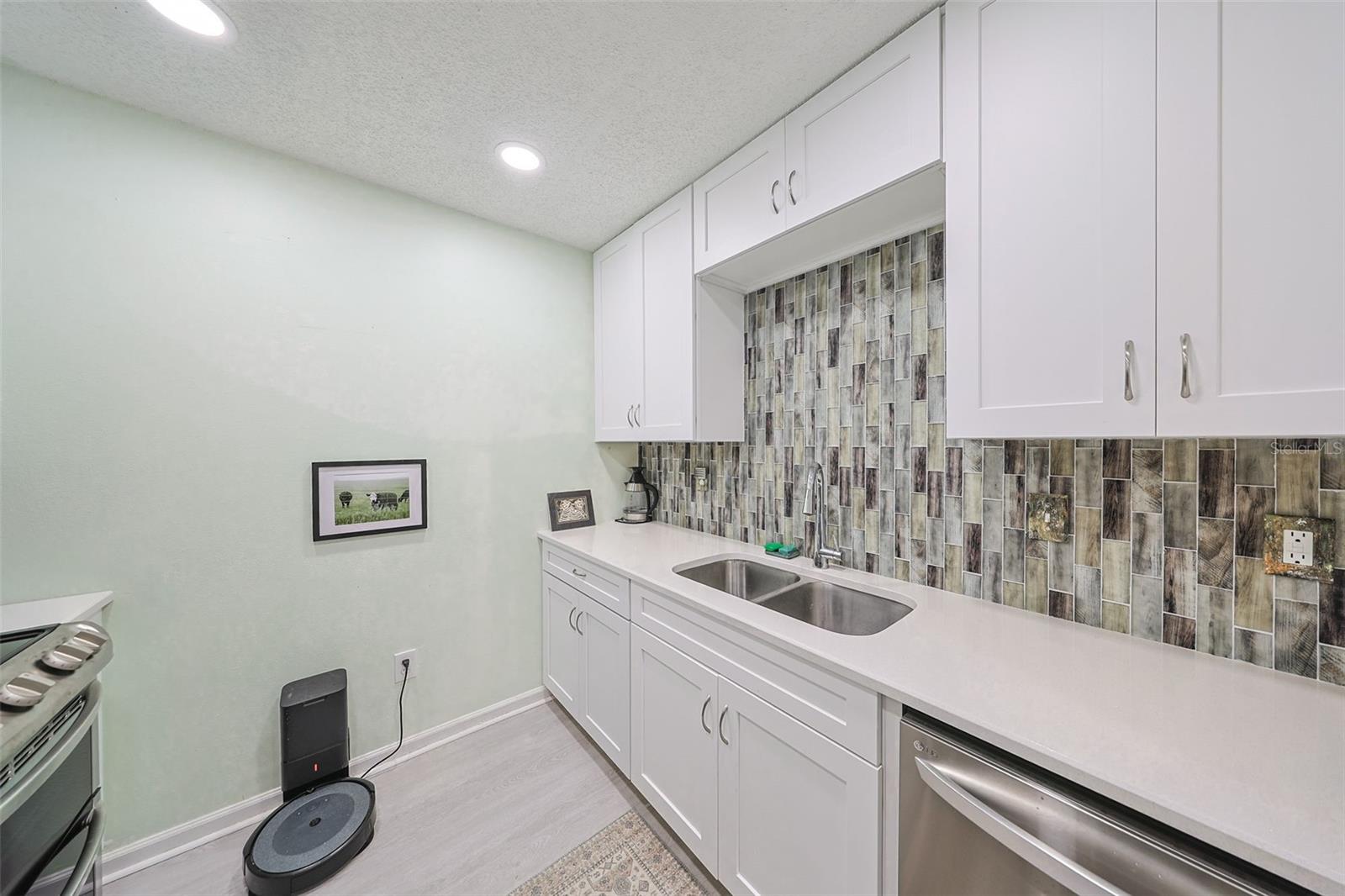 Image 11 of 85 For 1902 Dandridge Street 24