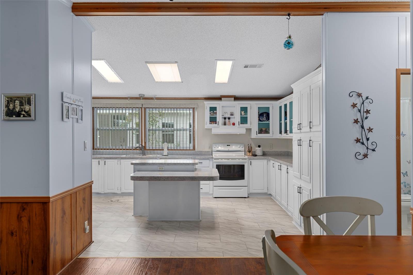 Image 13 of 38 For 14227 Adair Street