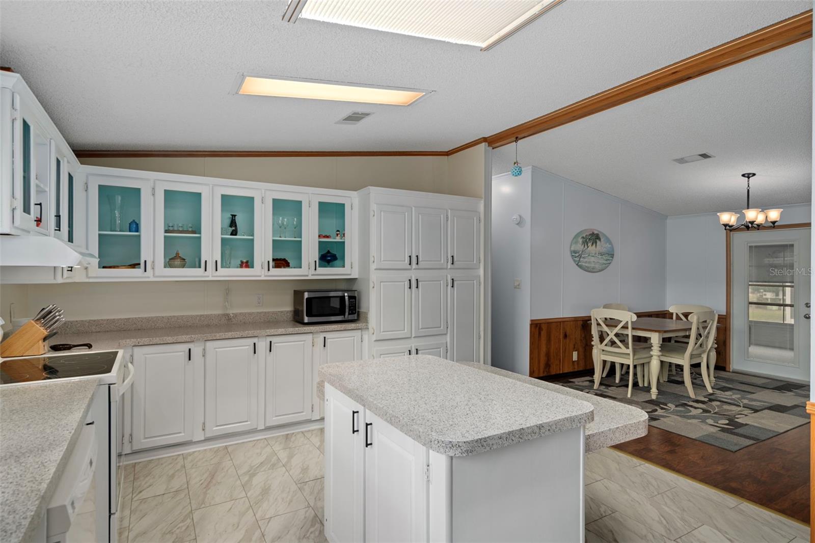 Image 16 of 38 For 14227 Adair Street