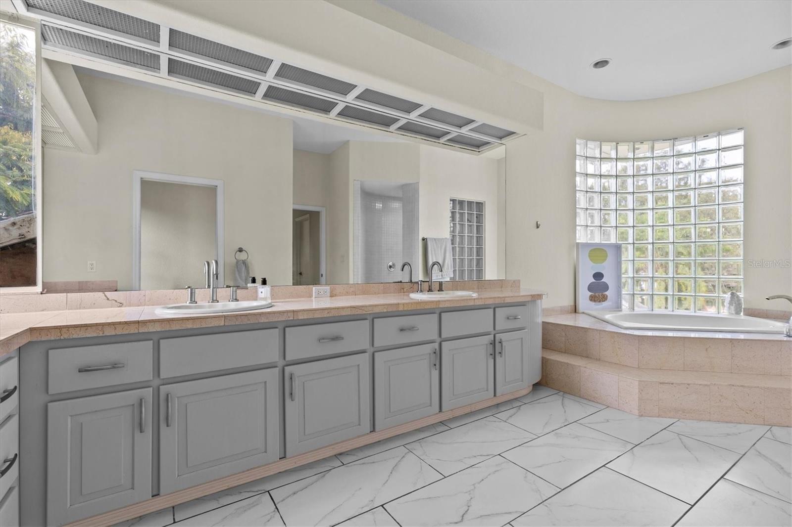 Image 25 of 82 For 1520 Jade Lane