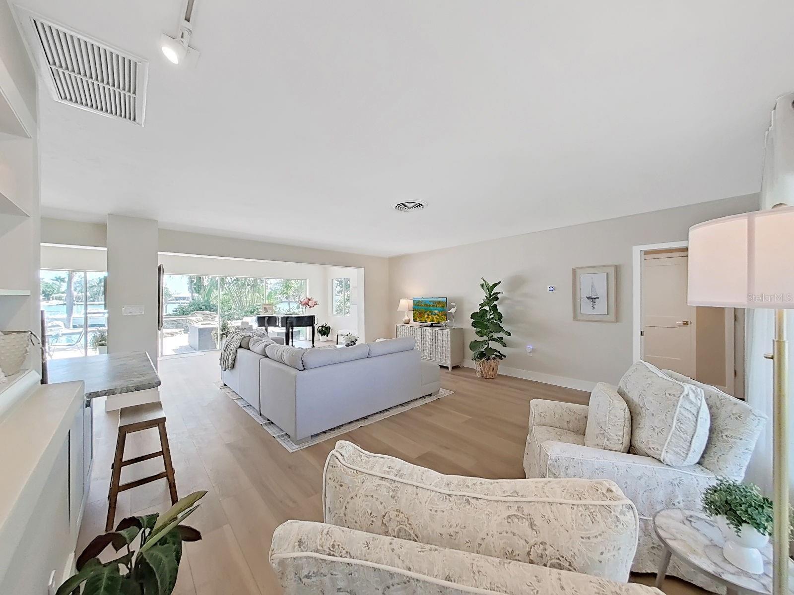 Listing photo id 12 for 339 Bath Club Boulevard S