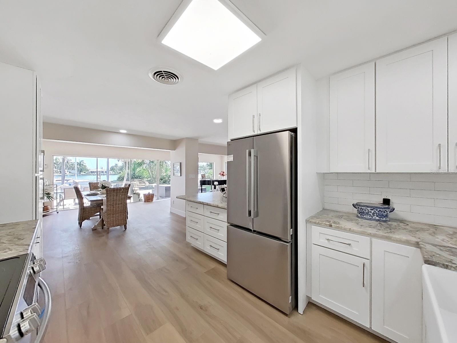 Listing photo id 19 for 339 Bath Club Boulevard S