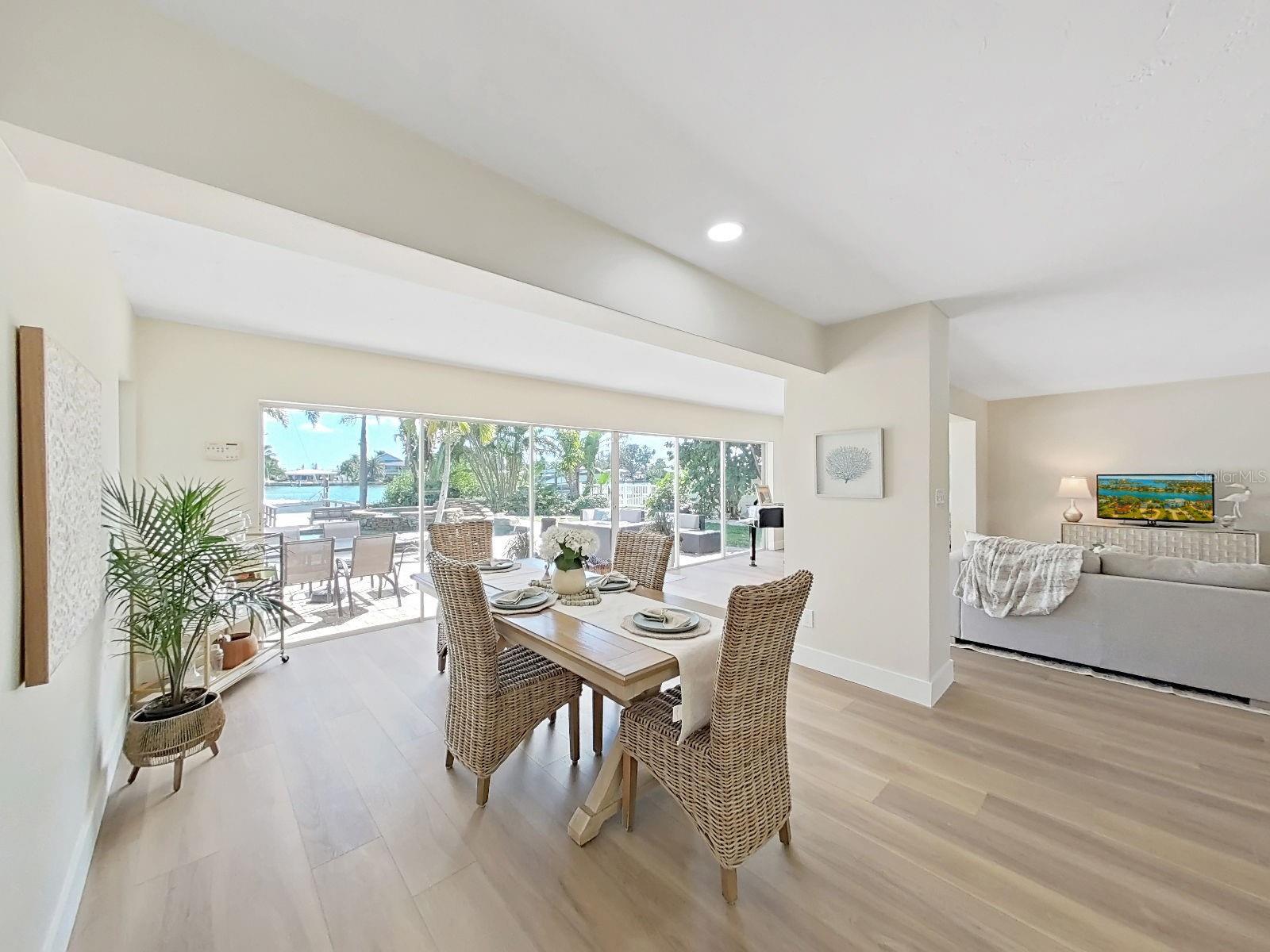 Listing photo id 20 for 339 Bath Club Boulevard S