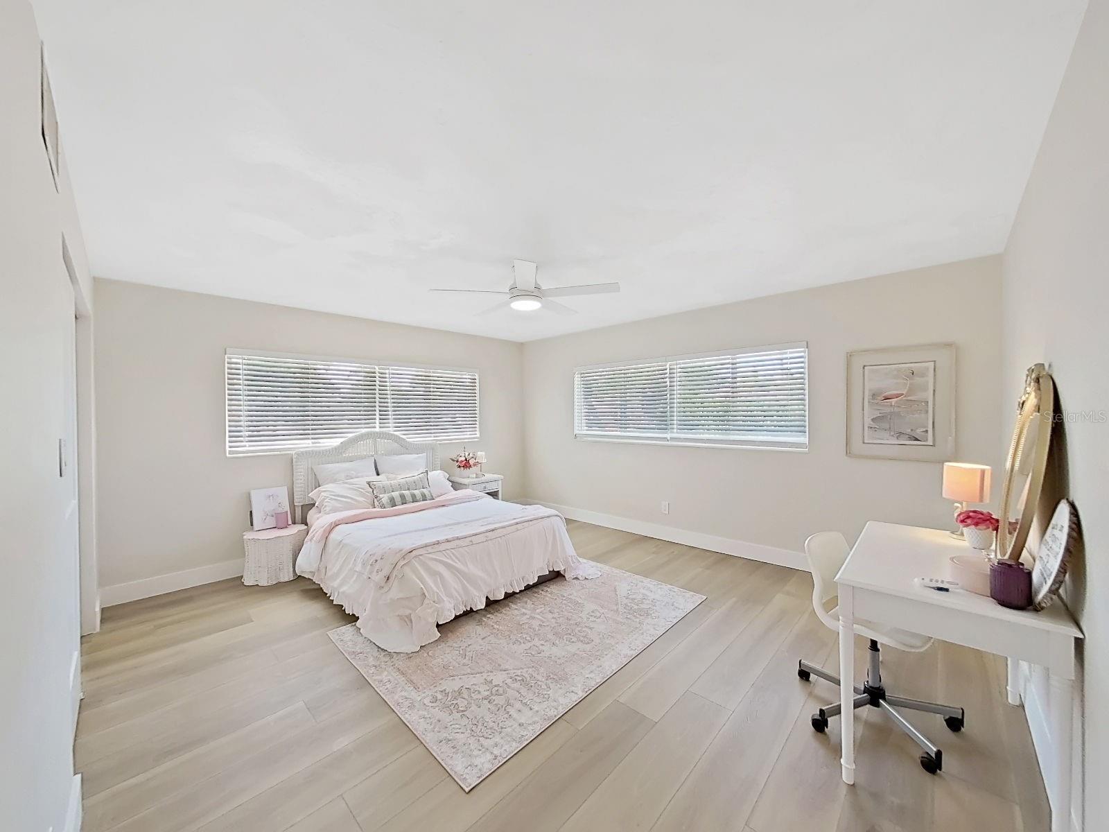 Listing photo id 23 for 339 Bath Club Boulevard S