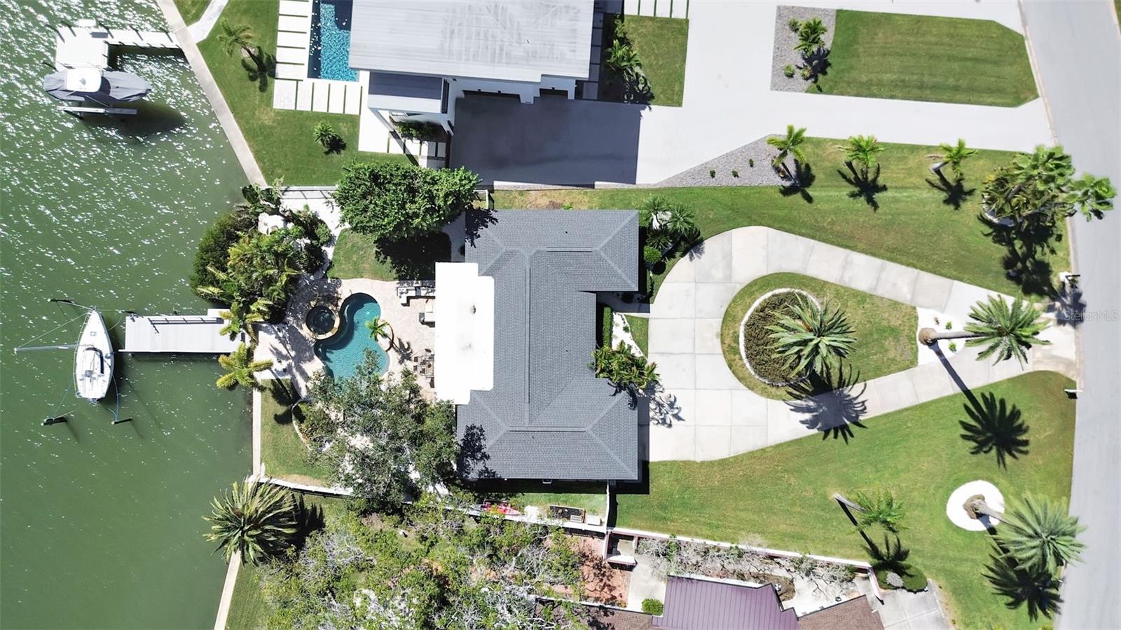Listing photo id 1 for 339 Bath Club Boulevard S