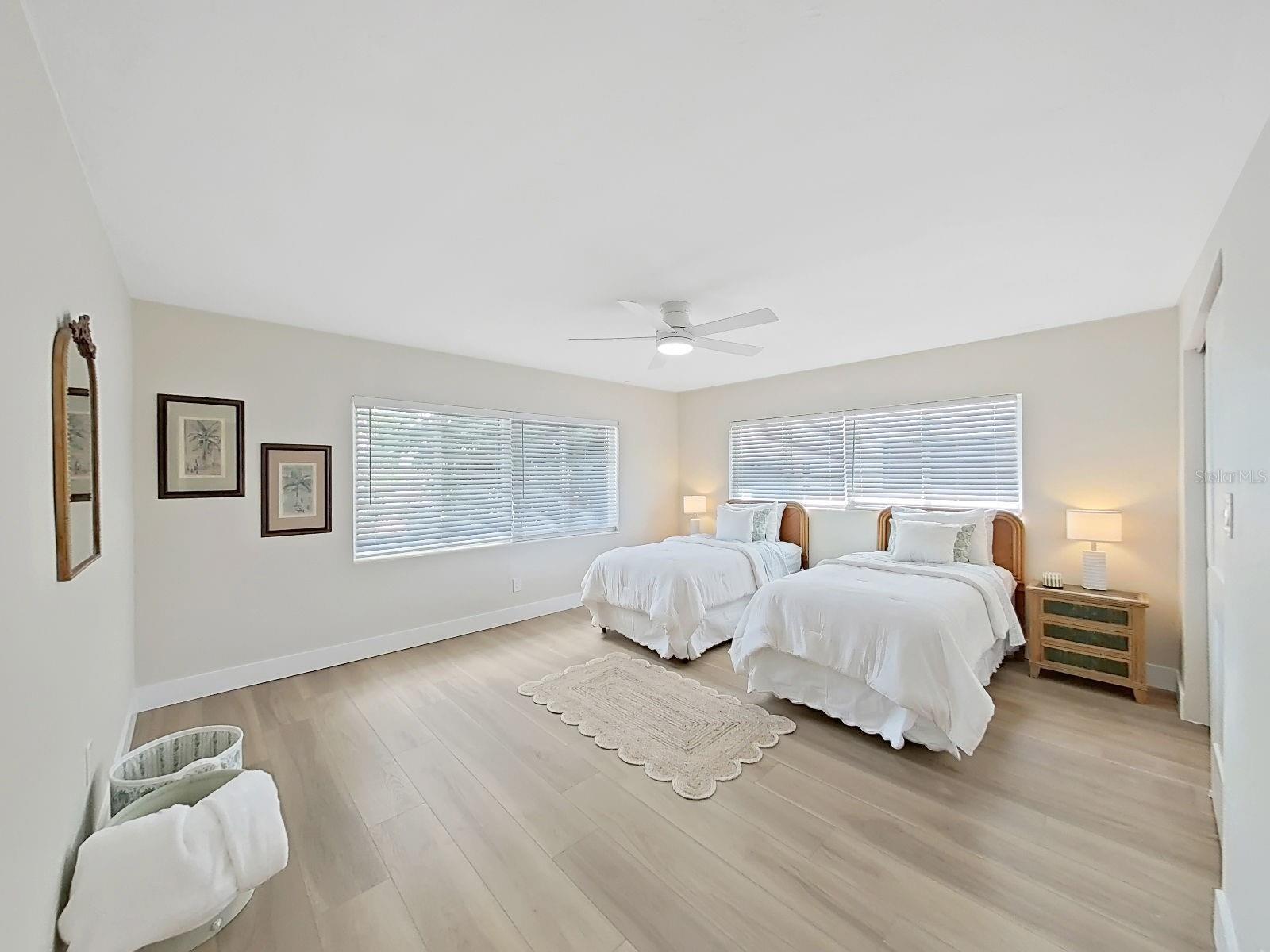 Listing photo id 28 for 339 Bath Club Boulevard S