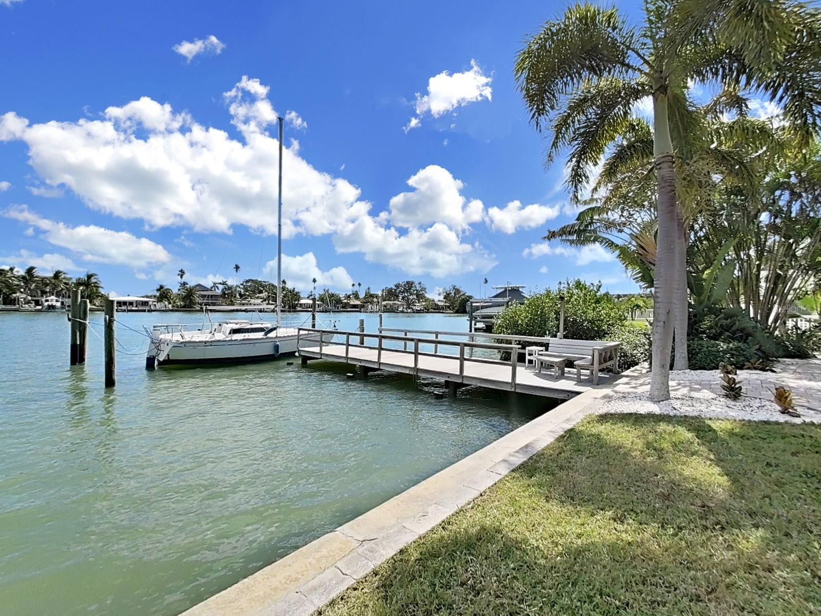 Listing photo id 35 for 339 Bath Club Boulevard S