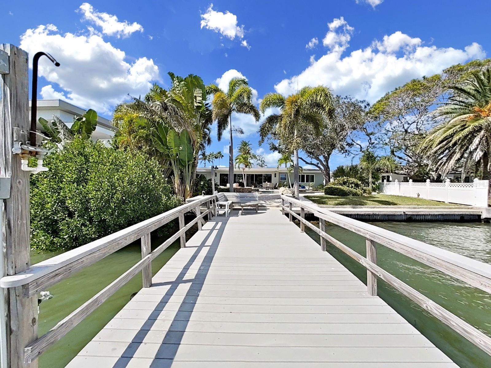 Listing photo id 37 for 339 Bath Club Boulevard S