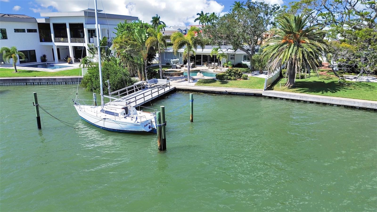 Listing photo id 2 for 339 Bath Club Boulevard S