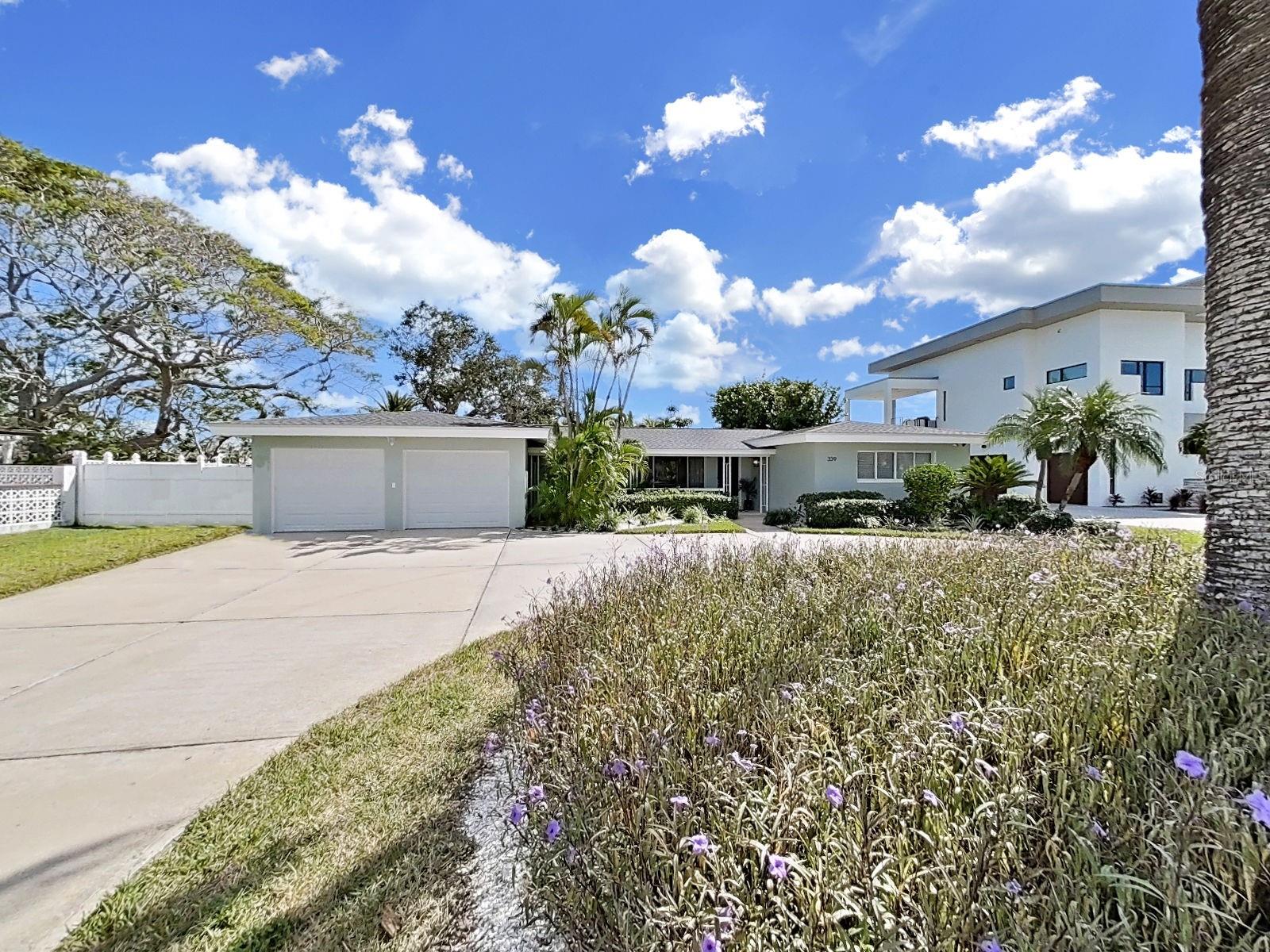 Listing photo id 45 for 339 Bath Club Boulevard S