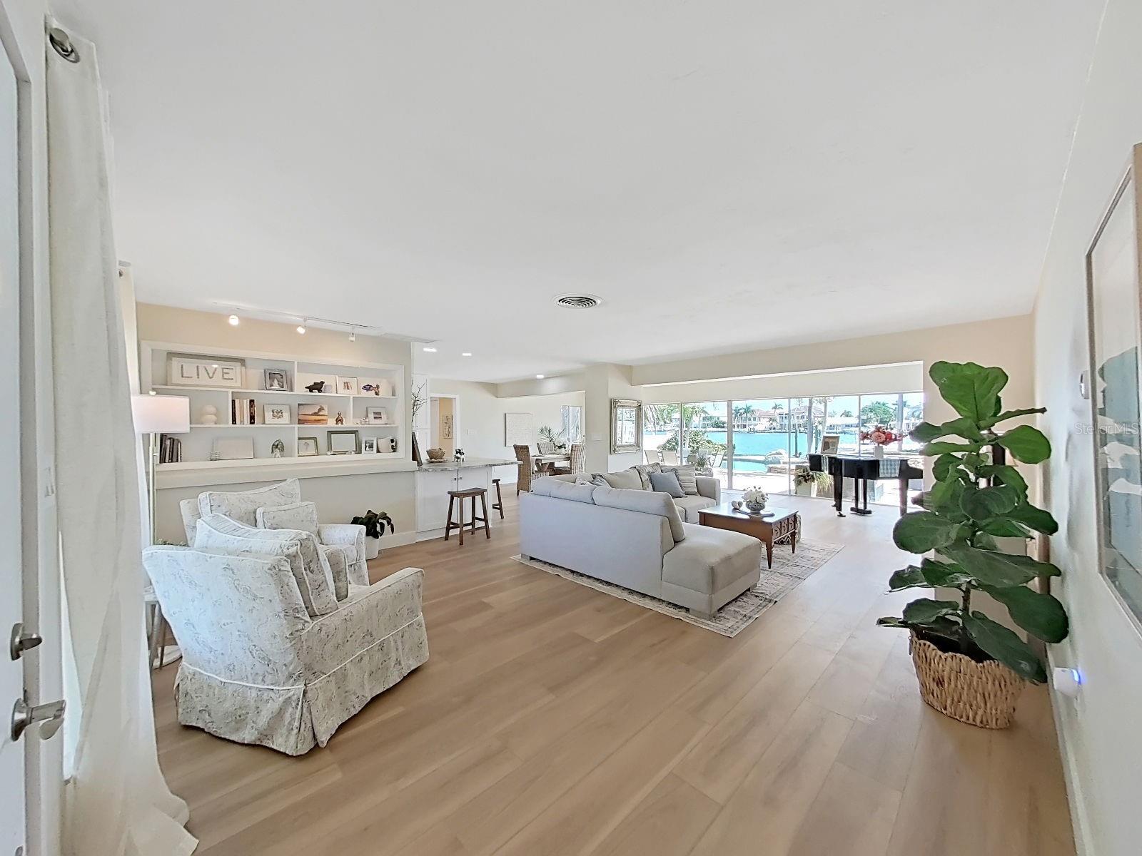 Listing photo id 3 for 339 Bath Club Boulevard S