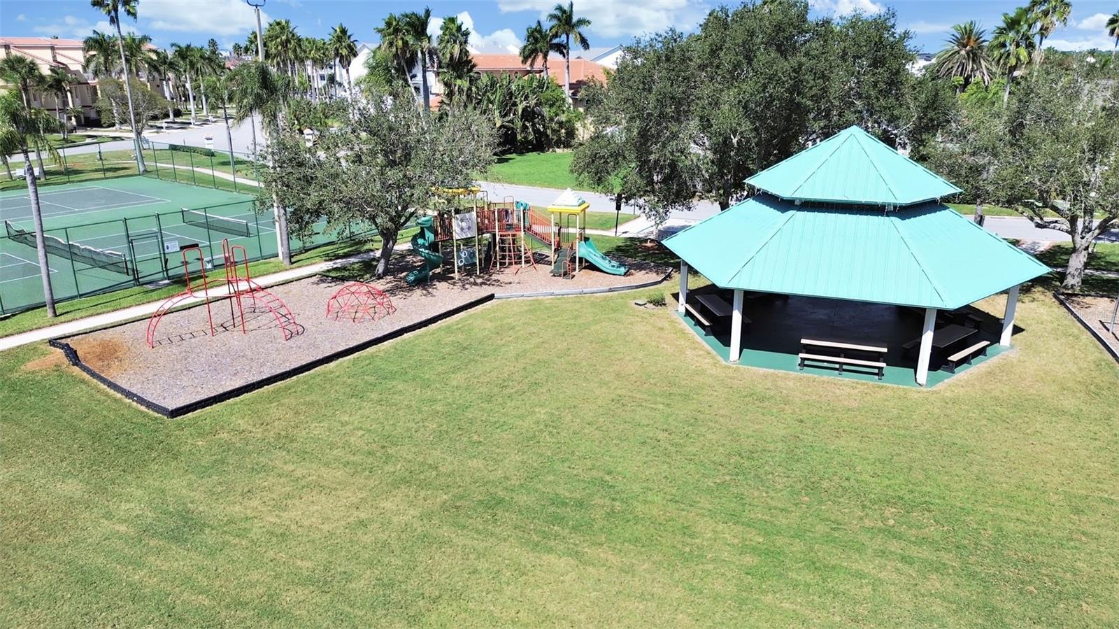 Listing photo id 49 for 339 Bath Club Boulevard S