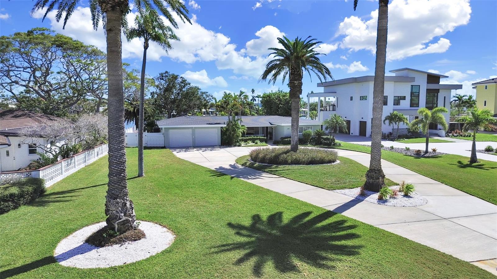 Listing photo id 6 for 339 Bath Club Boulevard S