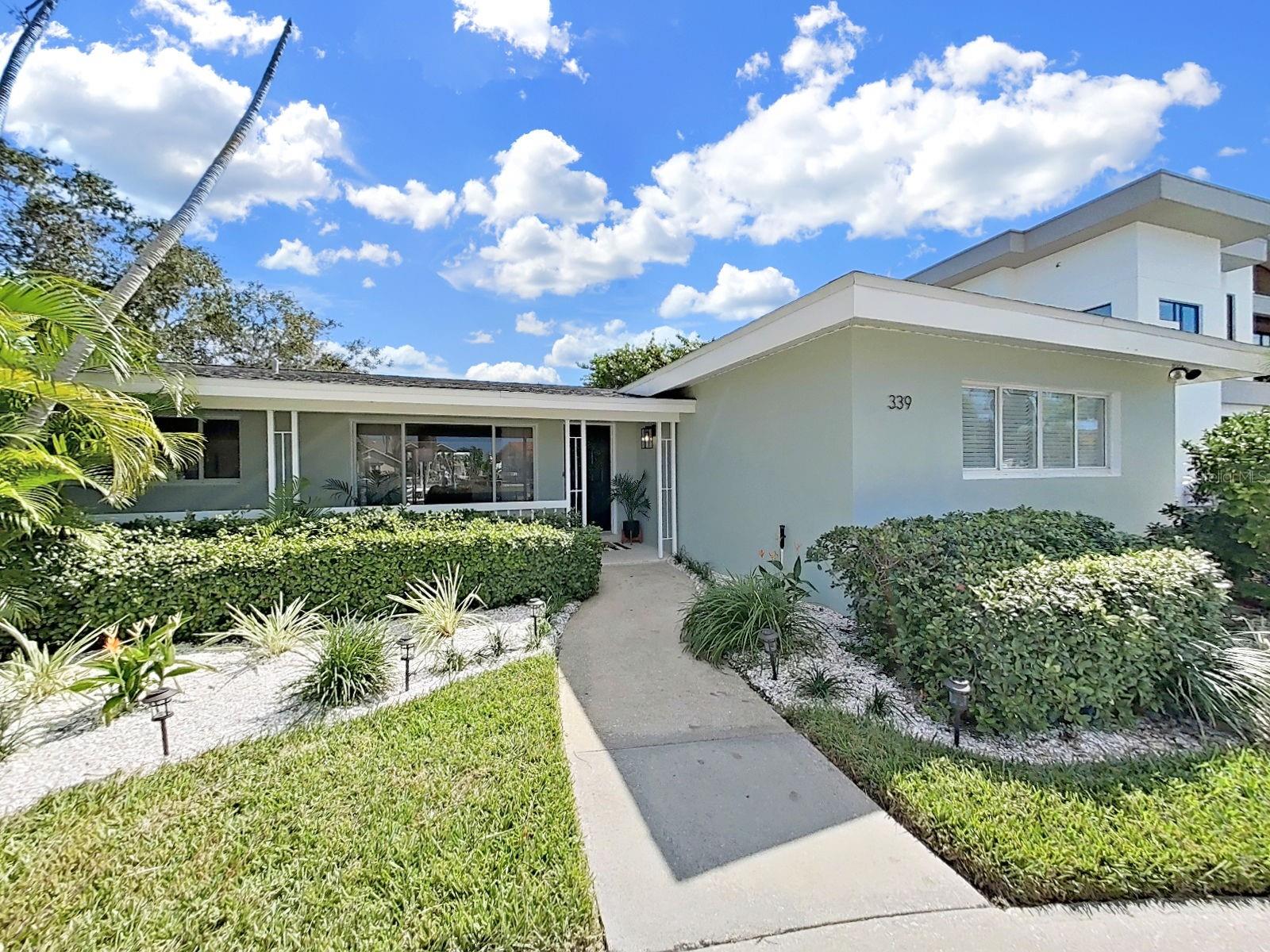 Listing photo id 7 for 339 Bath Club Boulevard S