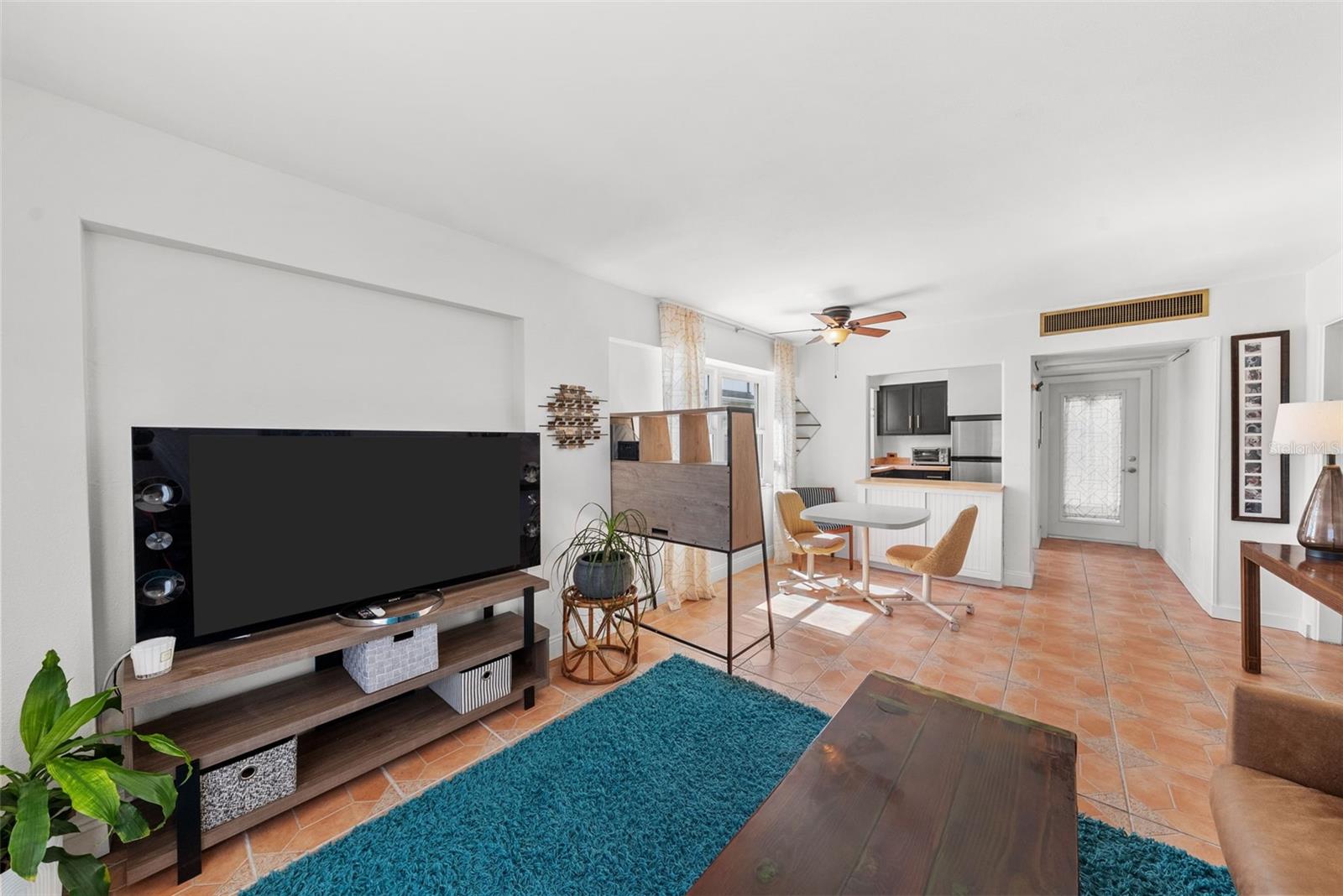 Image 10 of 36 For 750 Burlington Avenue N 1h