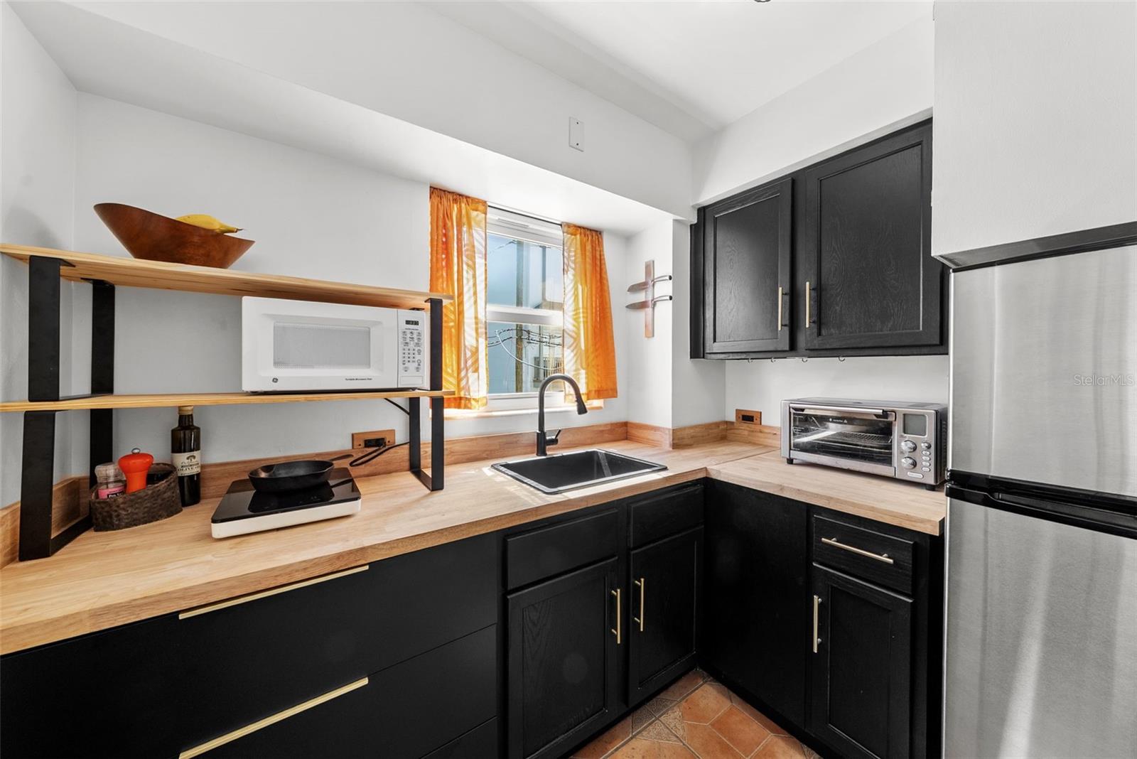 Image 12 of 36 For 750 Burlington Avenue N 1h