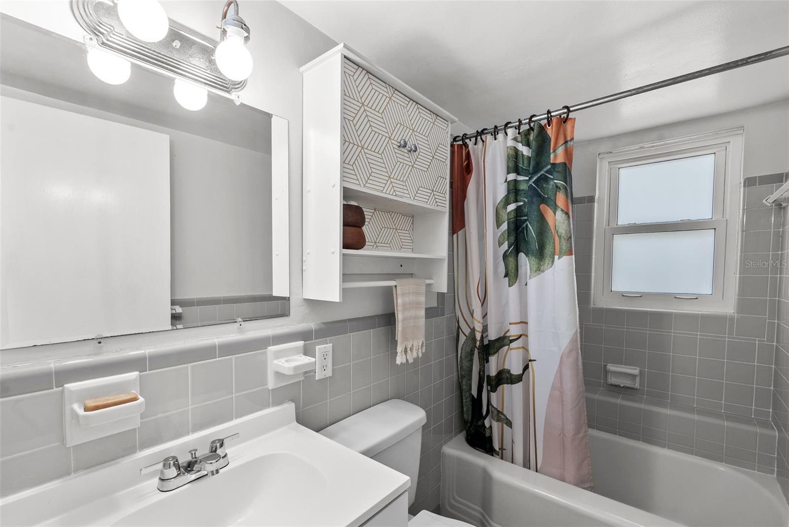 Image 20 of 36 For 750 Burlington Avenue N 1h