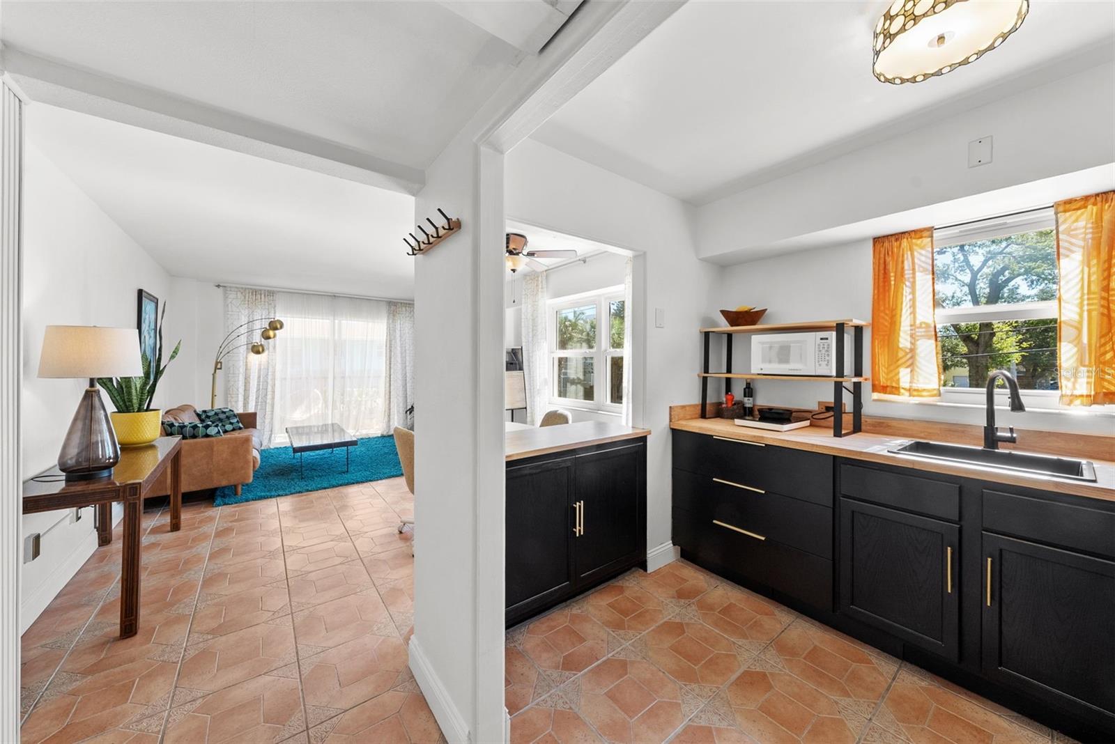 Image 4 of 36 For 750 Burlington Avenue N 1h