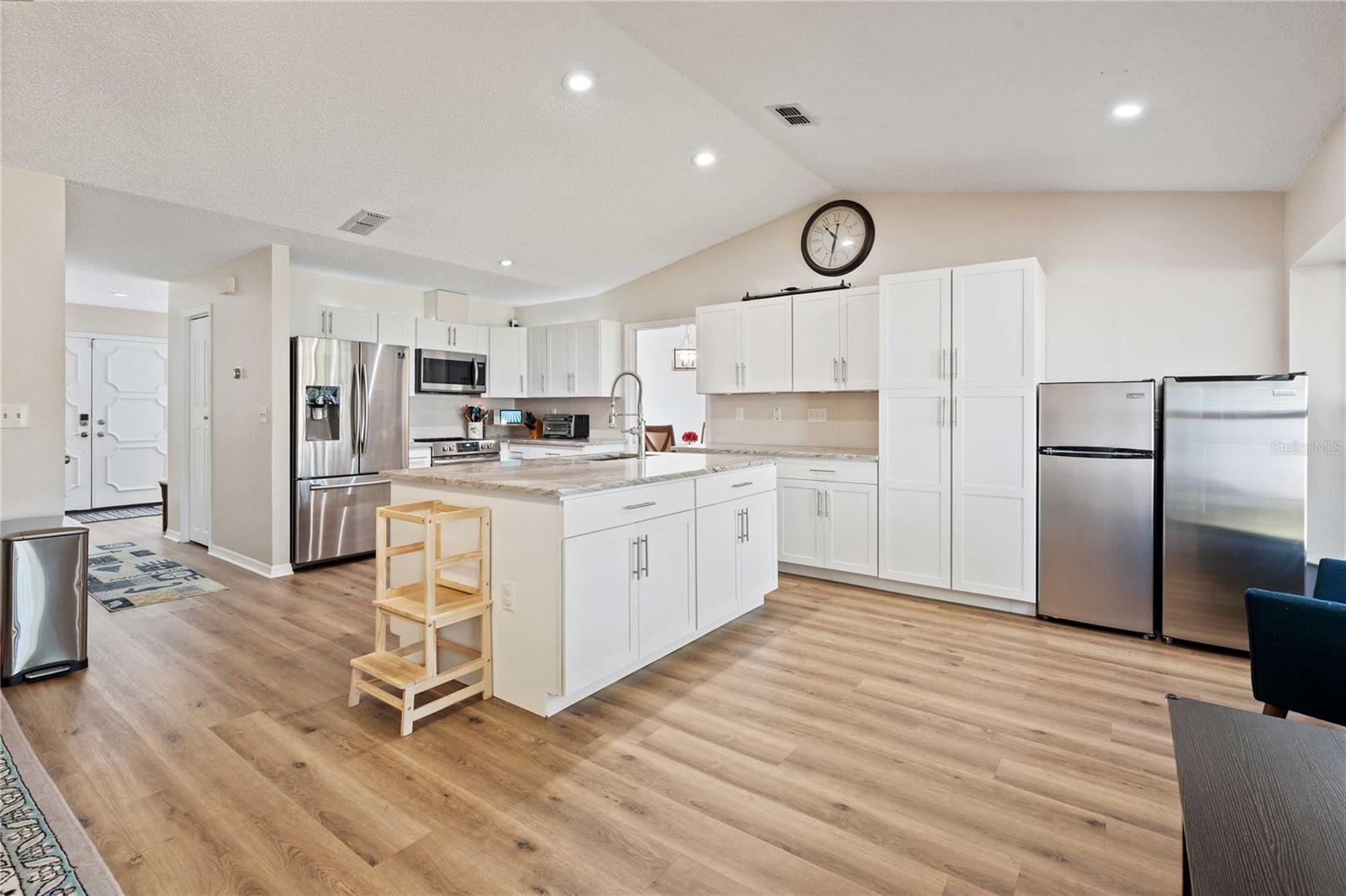 Image 19 of 33 For 13517 Coronado Drive