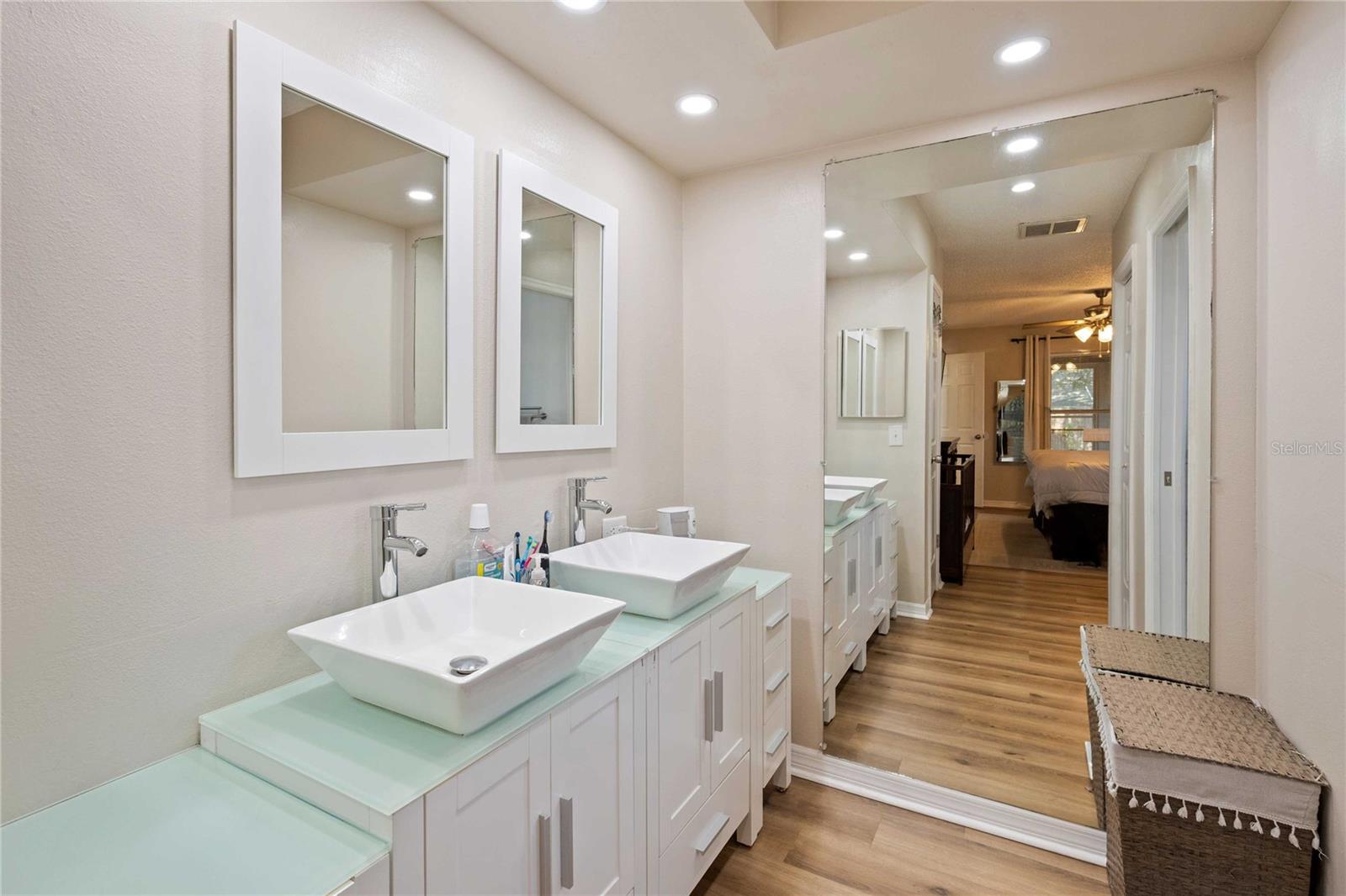 Image 21 of 33 For 13517 Coronado Drive