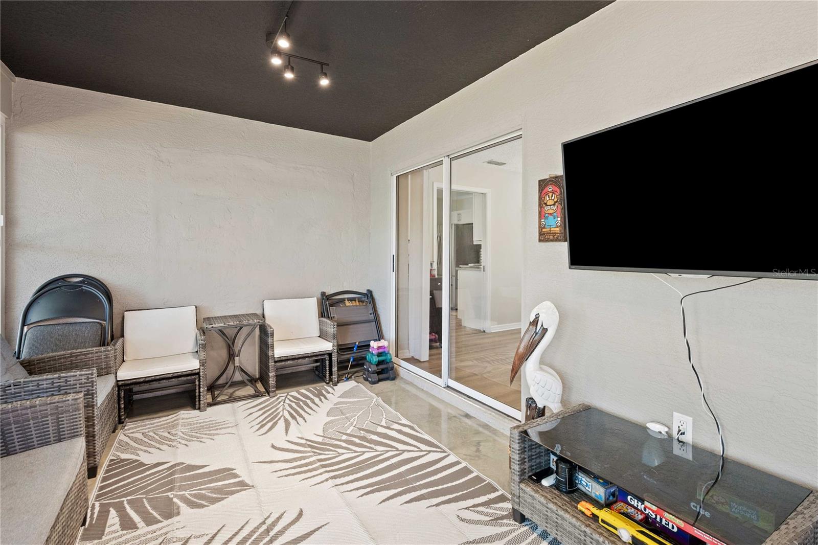 Image 28 of 33 For 13517 Coronado Drive