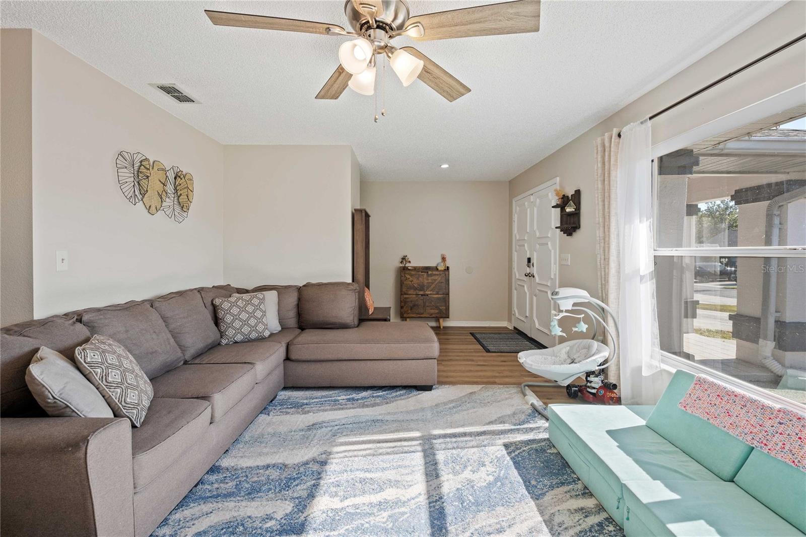 Image 6 of 33 For 13517 Coronado Drive
