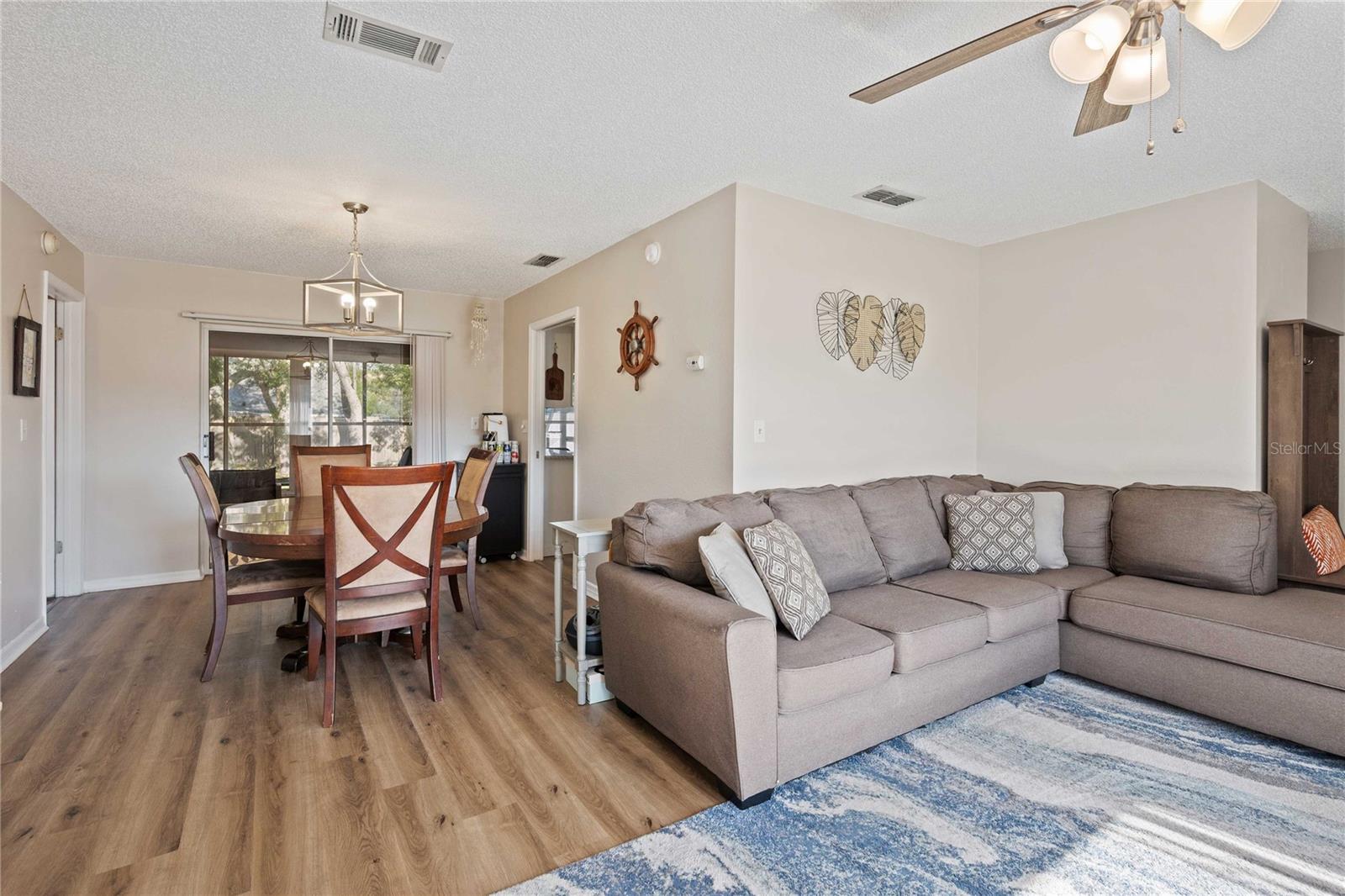 Image 7 of 33 For 13517 Coronado Drive