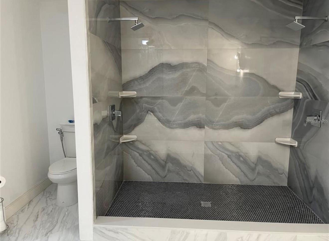 Listing photo id 8 for 6125 Mariner Boulevard