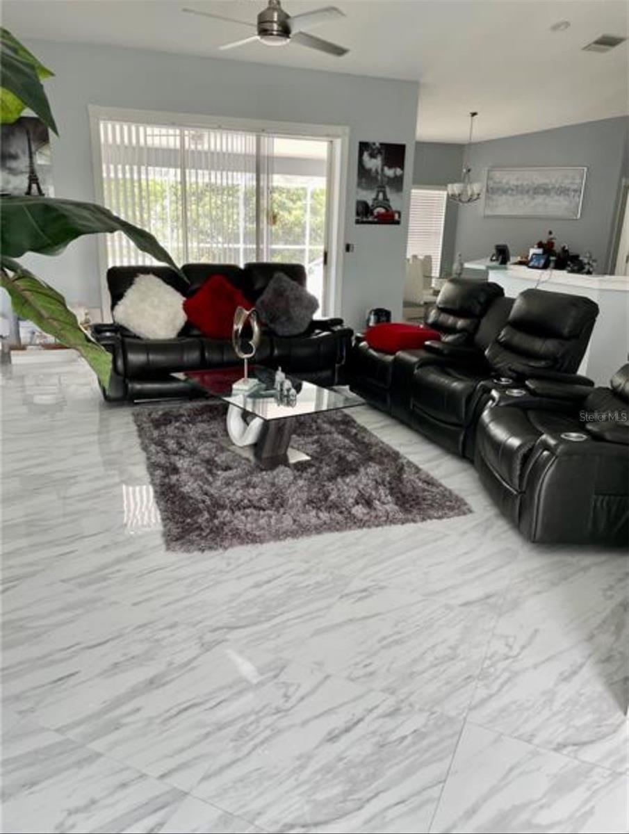 Listing photo id 0 for 6125 Mariner Boulevard