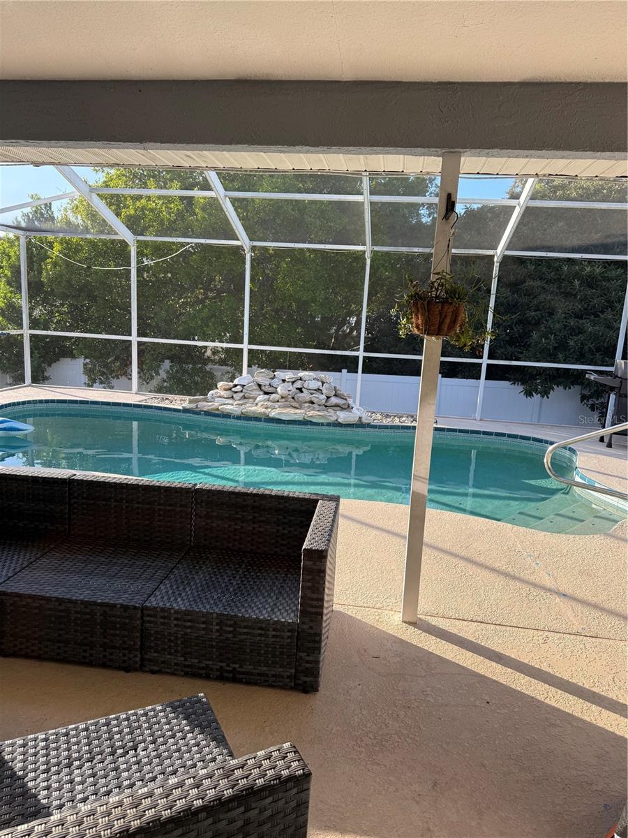 Listing photo id 22 for 6125 Mariner Boulevard