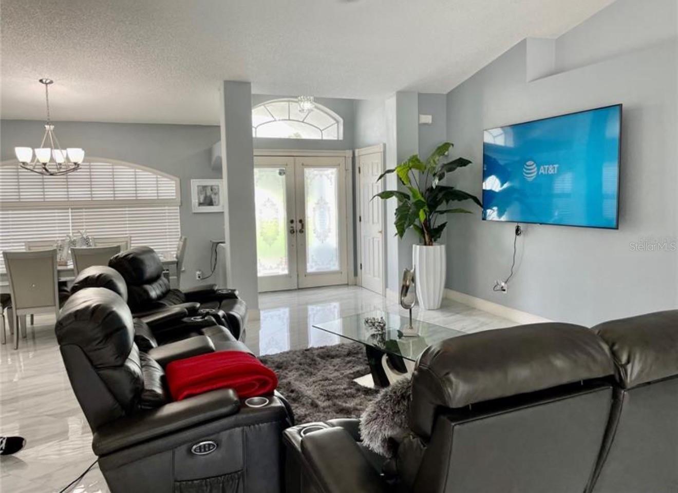 Listing photo id 1 for 6125 Mariner Boulevard