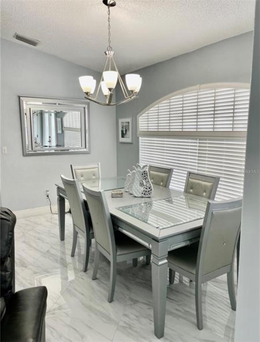 Listing photo id 2 for 6125 Mariner Boulevard